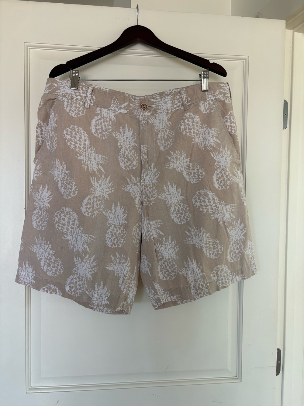 IZOD Men’s Pineapple Print Cotton Chino Shorts Beige White Size 38